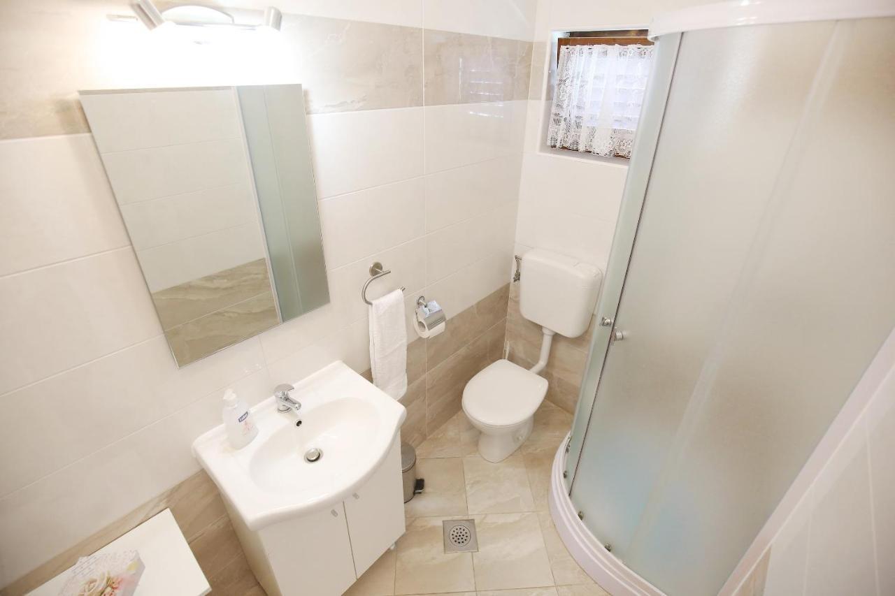Apartmani Dane Sukošan Exterior foto