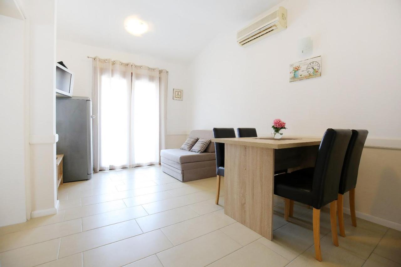 Apartmani Dane Sukošan Exterior foto
